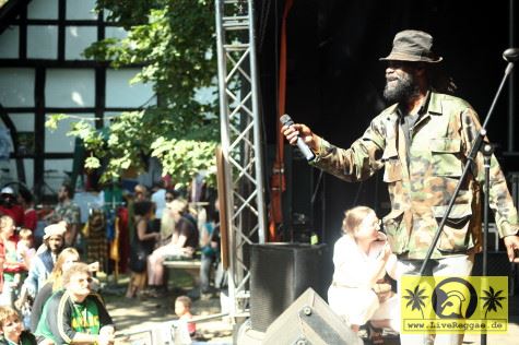 Rasta Pacey (Jam) with The Small Axe Band 13. Reggae Jam Festival - Bersenbrueck 11. August 2007 (9).JPG